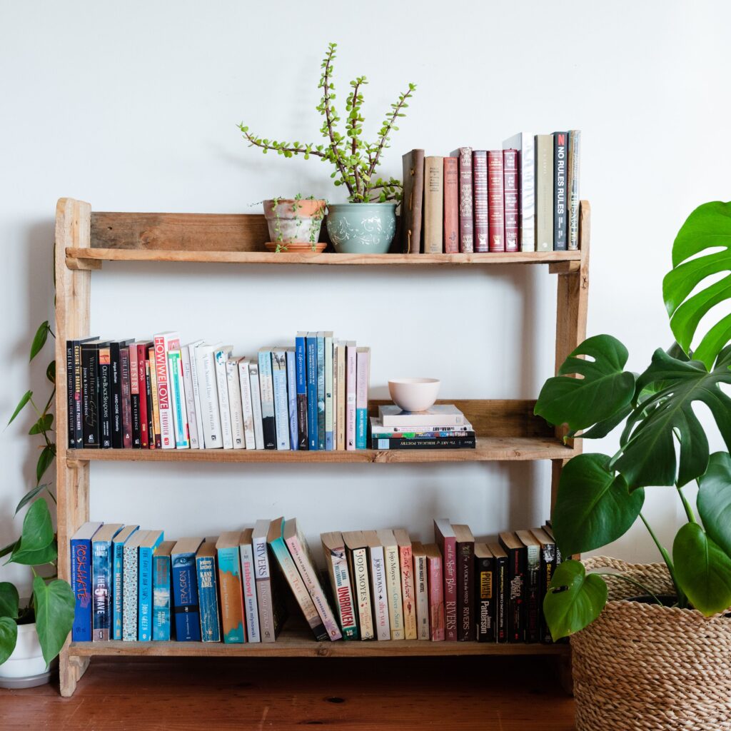 Creative DIY Recycled Wooden Pallet Bookshelf Ideas – Pallet Tips